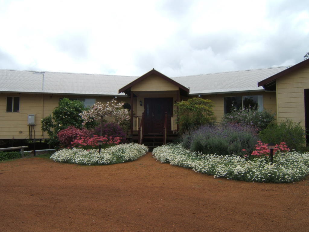 Shambhala Guesthouse Kangaroo Gully Exterior photo
