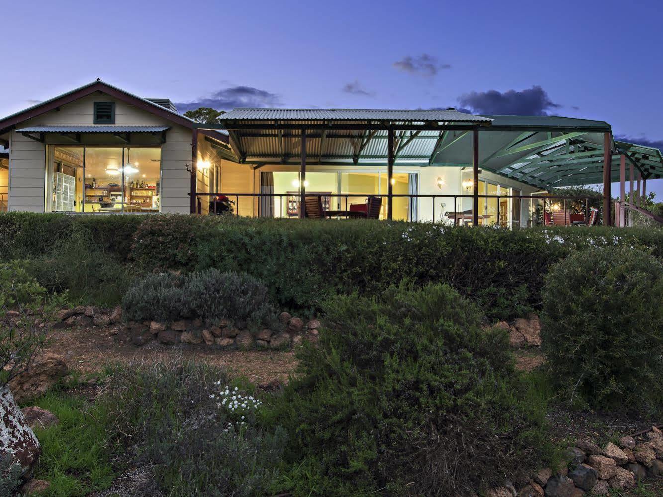 Shambhala Guesthouse Kangaroo Gully Exterior photo