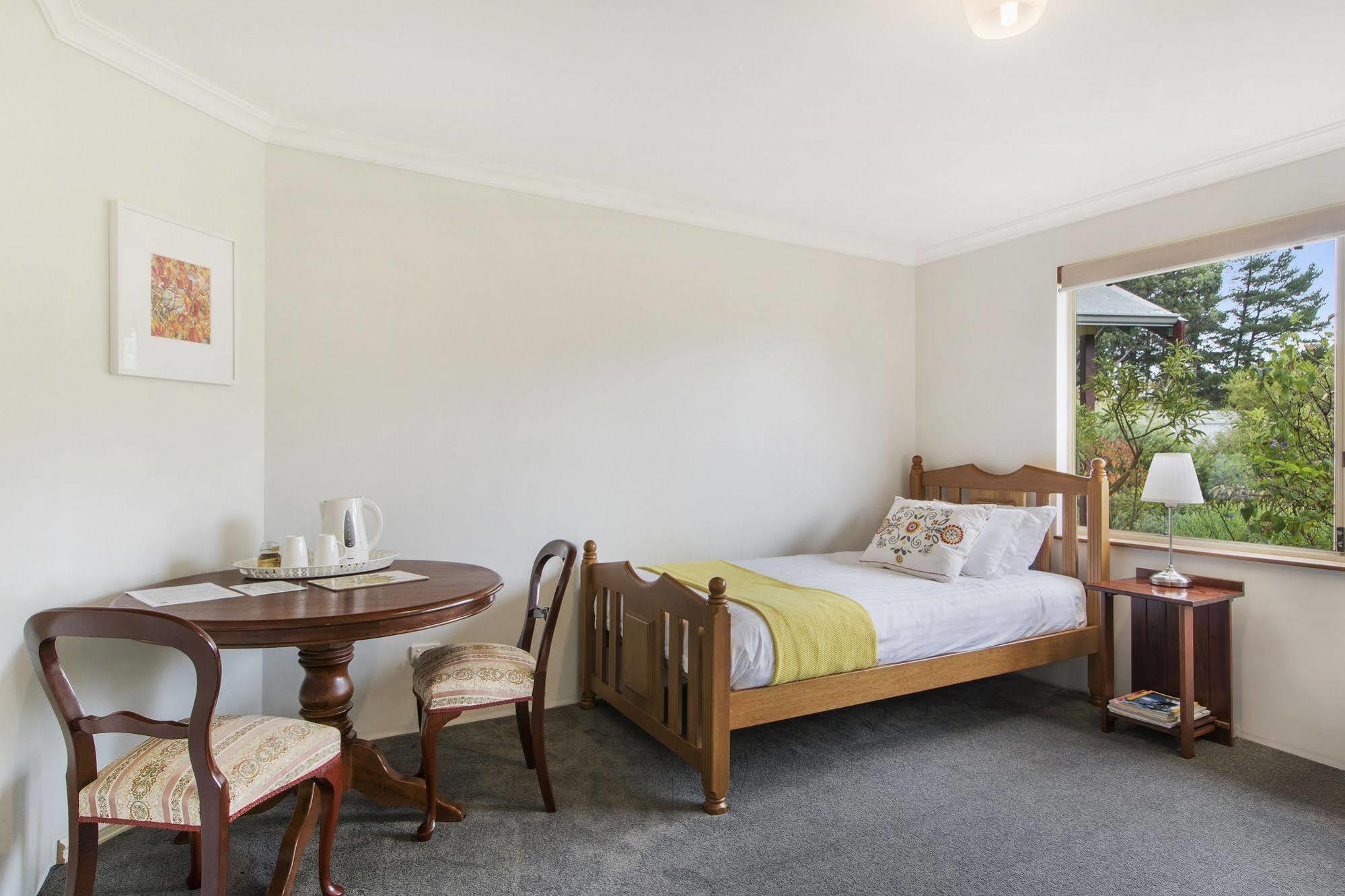 Shambhala Guesthouse Kangaroo Gully Exterior photo